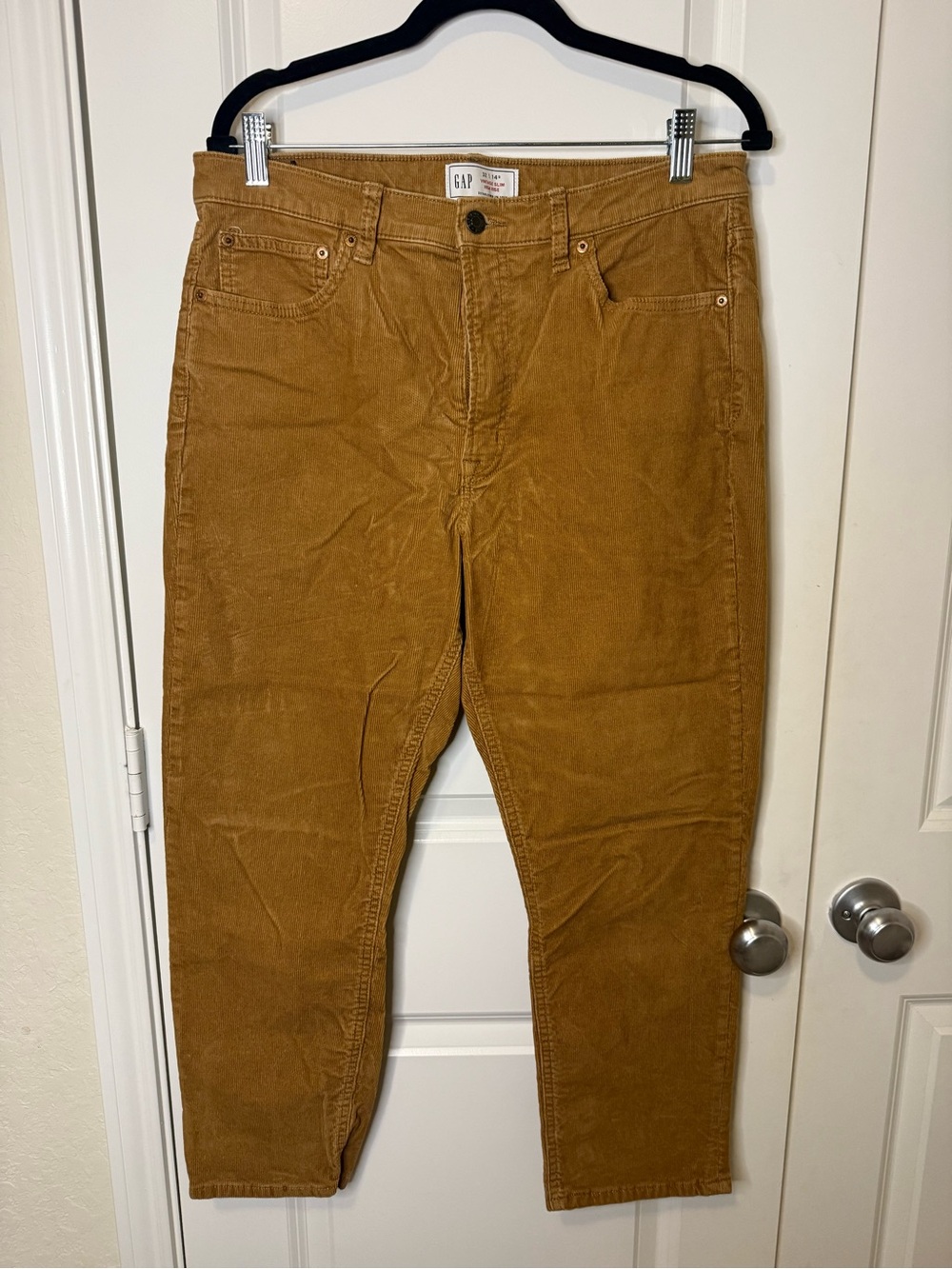 GAP Women's Corduroy Pants in Camel Brown